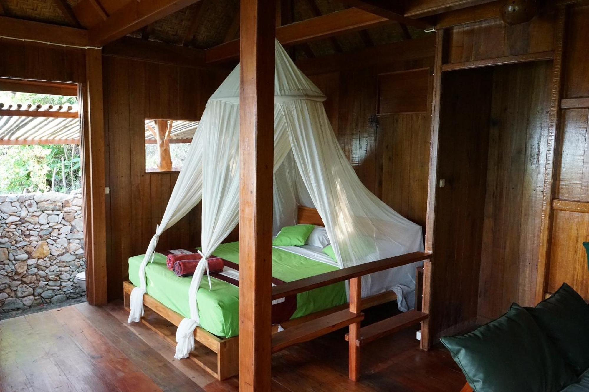 Waecicu Eden Beach Hotel Labuan Bajo Rum bild