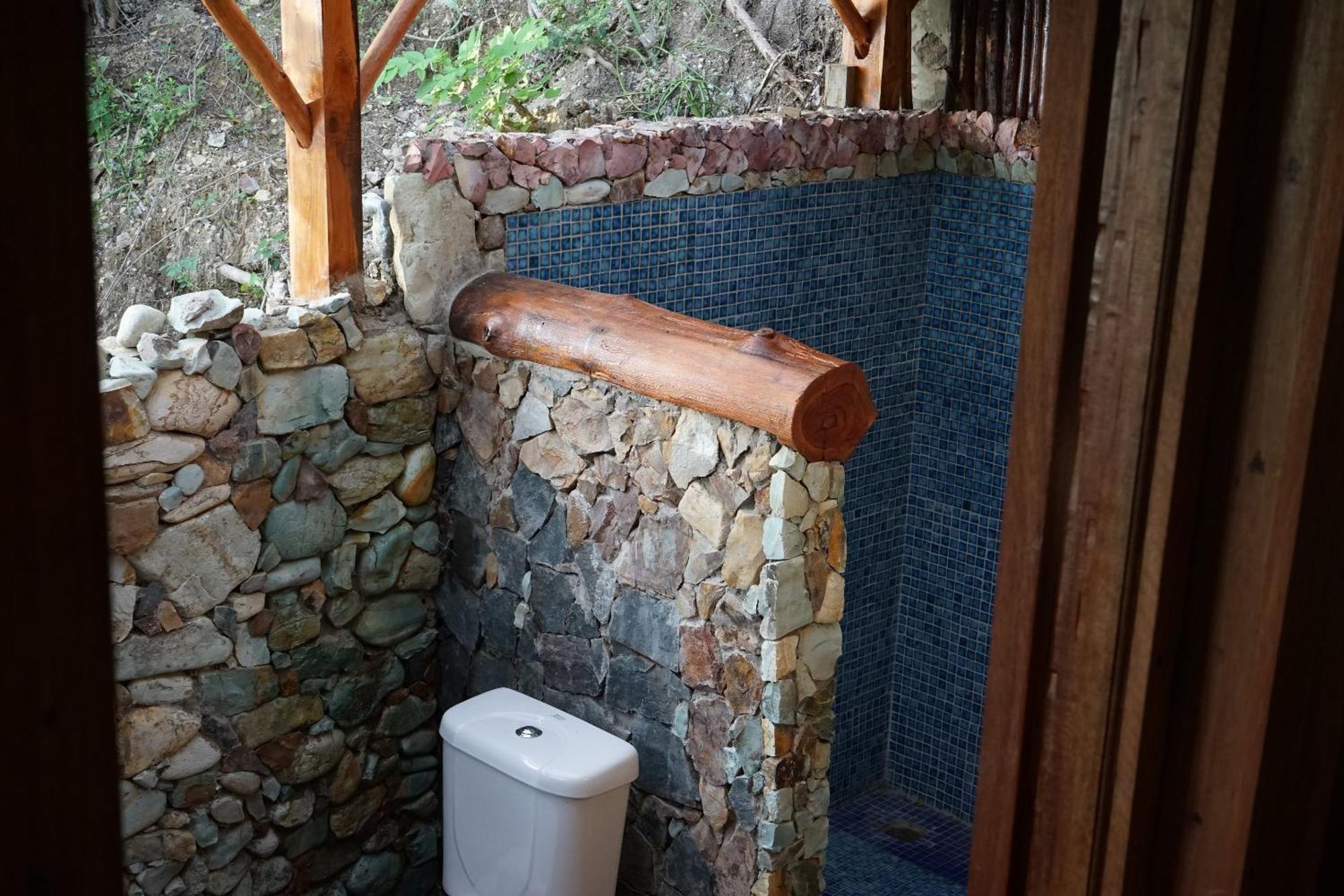 Waecicu Eden Beach Hotel Labuan Bajo Rum bild