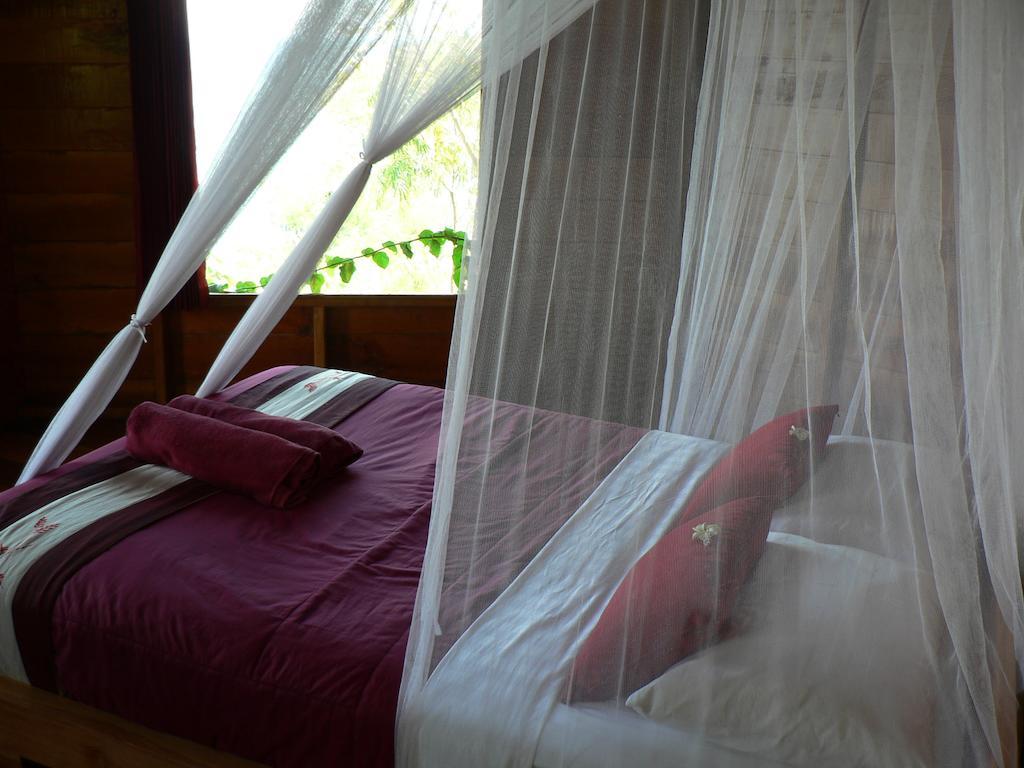 Waecicu Eden Beach Hotel Labuan Bajo Rum bild
