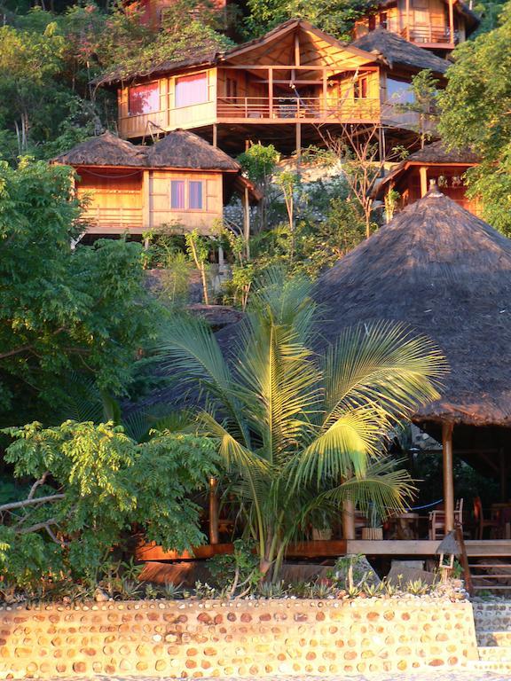 Waecicu Eden Beach Hotel Labuan Bajo Exteriör bild