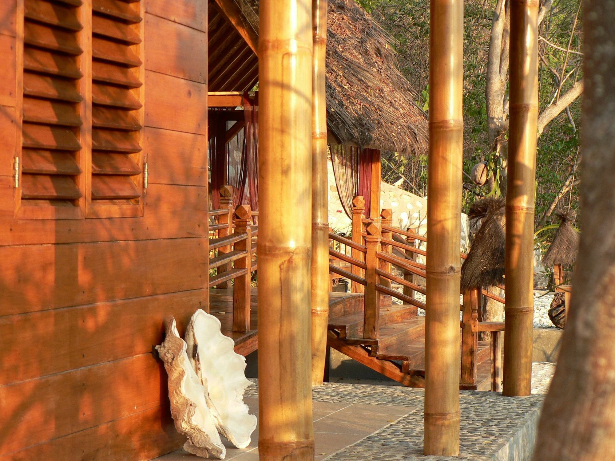 Waecicu Eden Beach Hotel Labuan Bajo Exteriör bild